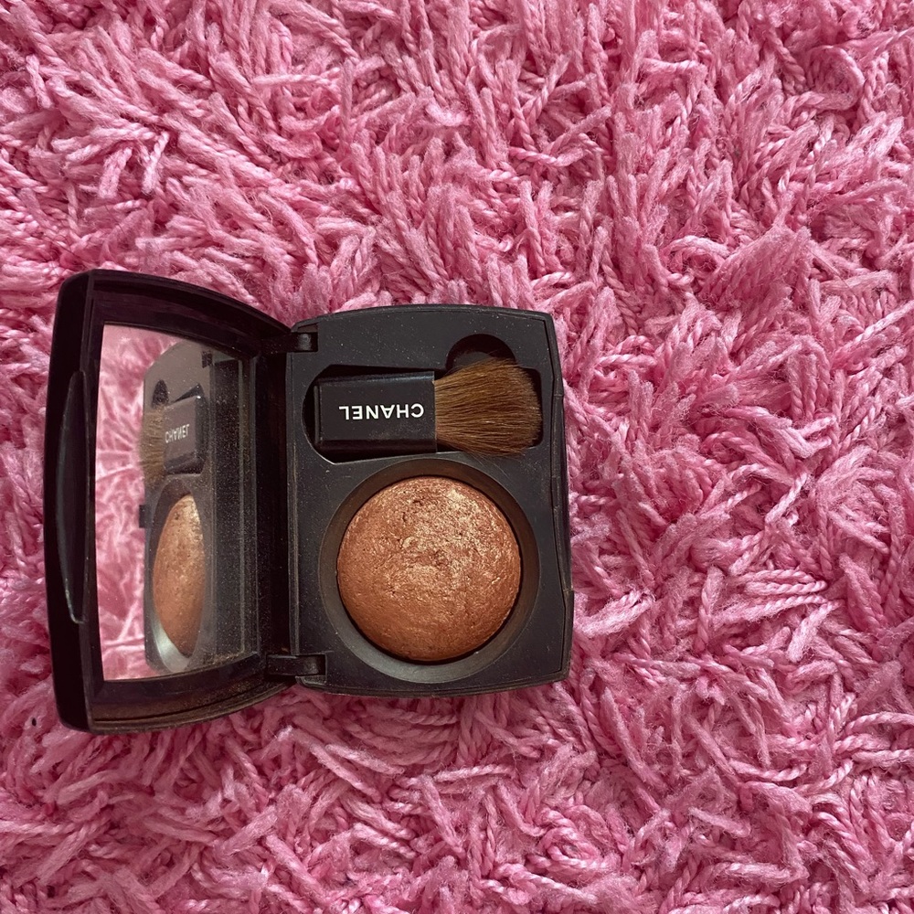 Chanel JOUES CONTRASTE POWDER BLUSH.